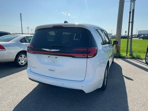 Bright White Clearcoat 2024 Chrysler Pacifica Touring-L