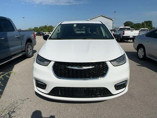 Bright White Clearcoat 2024 Chrysler Pacifica Touring-L