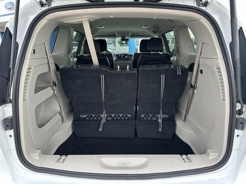 2024 Chrysler Pacifica Touring-L