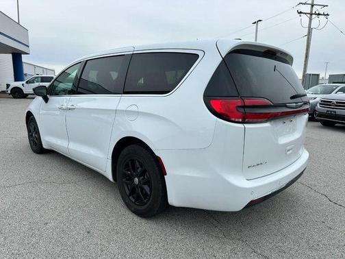 2024 Chrysler Pacifica Touring-L