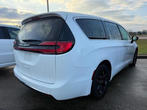2024 Chrysler Pacifica Touring-L