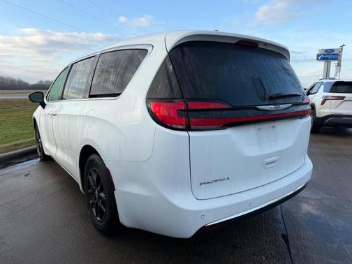 2024 Chrysler Pacifica Touring-L