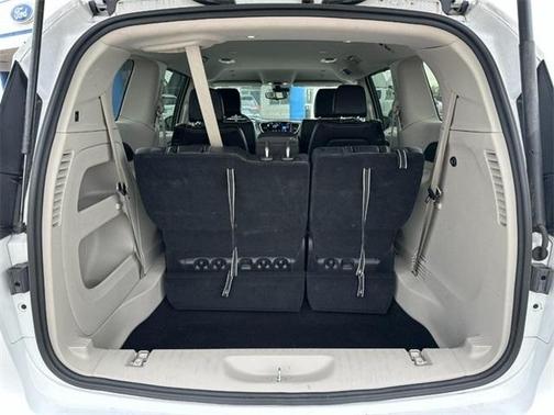 2024 Chrysler Pacifica Touring-L