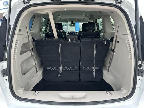 2024 Chrysler Pacifica Touring-L