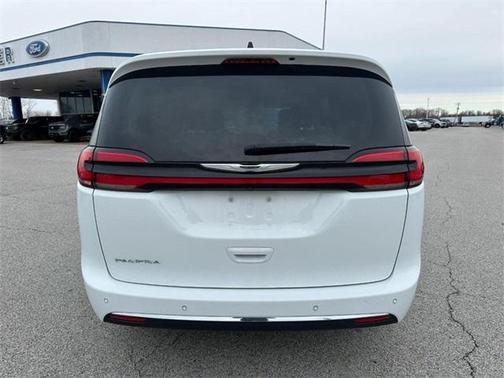 2024 Chrysler Pacifica Touring-L