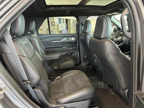 2025 Ford Explorer ST 4WD