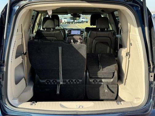 2024 Chrysler Pacifica Touring-L