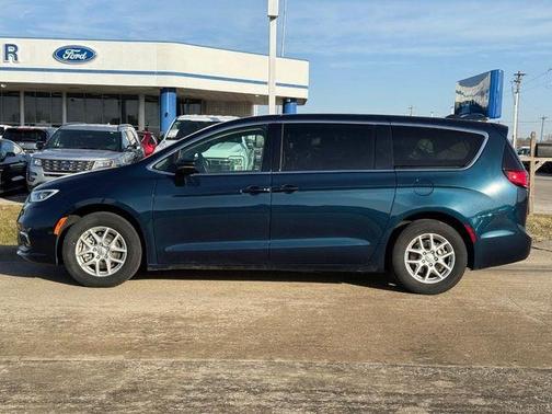2024 Chrysler Pacifica Touring-L