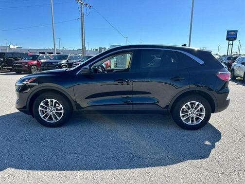 Black Metallic 2022 Ford Escape SE