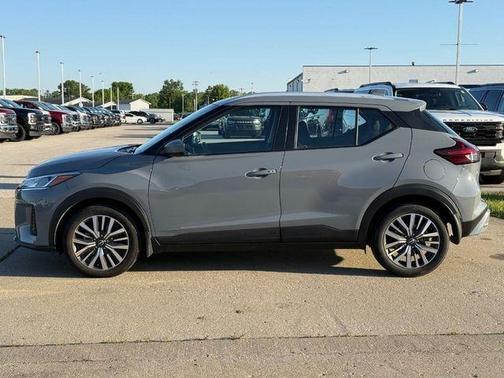 Boulder Gray Pearl 2023 Nissan Kicks SV