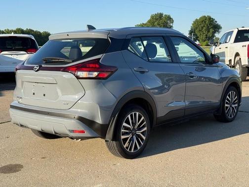 Boulder Gray Pearl 2023 Nissan Kicks SV