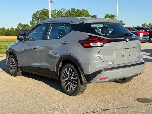 Boulder Gray Pearl 2023 Nissan Kicks SV