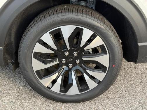 White Tri-Coat 2026 Ford Explorer Platinum