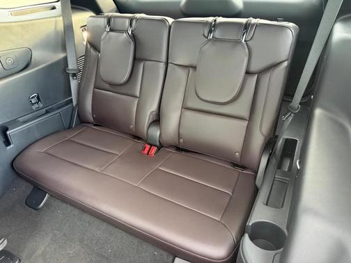 White Tri-Coat 2026 Ford Explorer Platinum