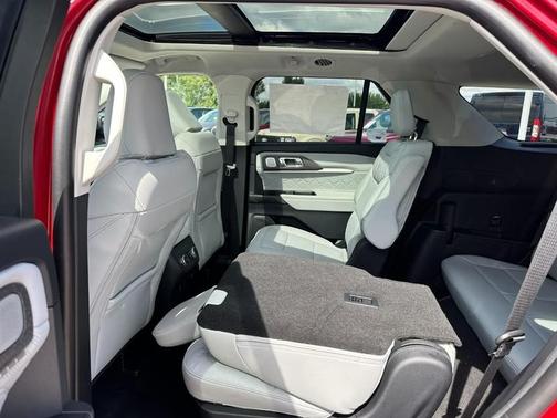 2025 Ford Explorer Platinum 4WD