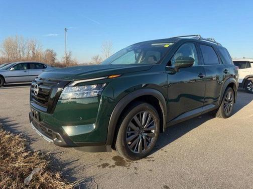 2024 Nissan Pathfinder SL