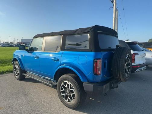Velocity Blue Metallic 2023 Ford Bronco Outer Banks