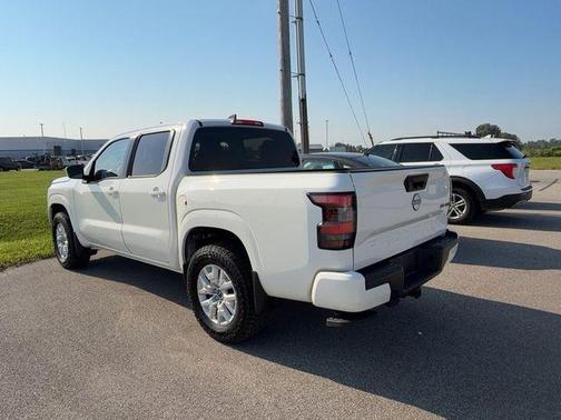 Glacier White 2022 Nissan Frontier SV