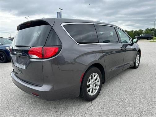 2023 Chrysler Voyager LX