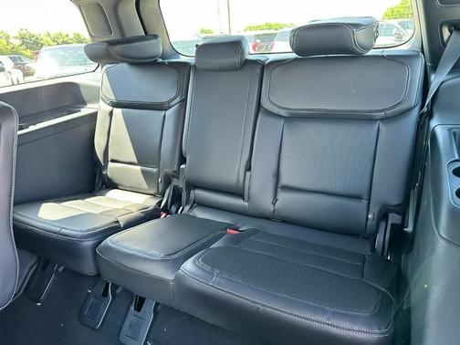 Agate Black Metallic 2026 Ford Expedition Platinum