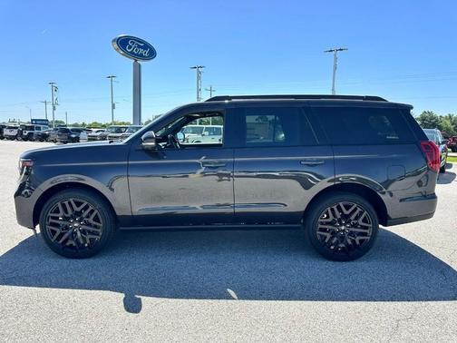 Agate Black Metallic 2026 Ford Expedition Platinum