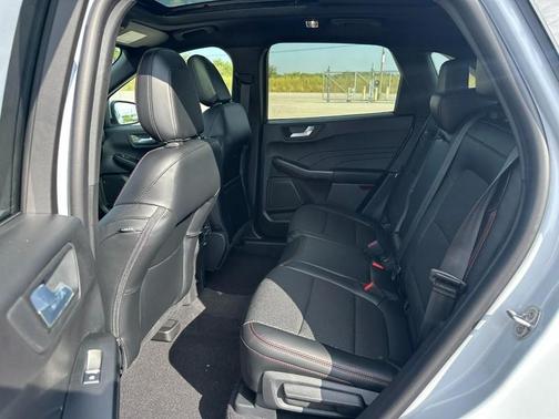 2026 Ford Escape ST-Line Select AWD