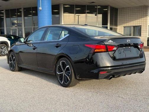 Black 2025 Nissan Altima SR