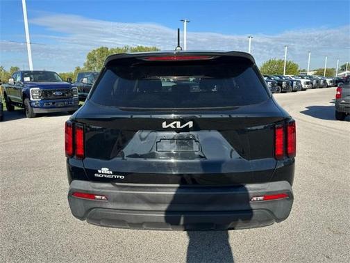2023 Kia Sorento LX