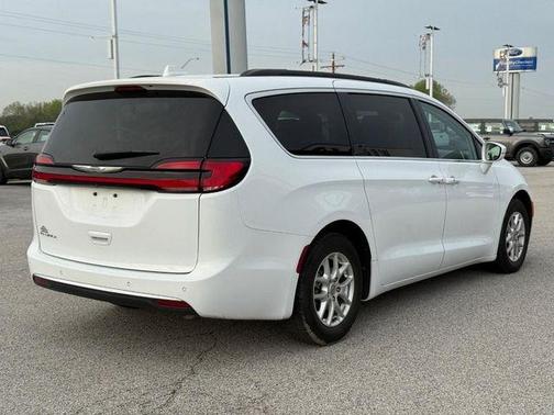 Bright White Clearcoat 2022 Chrysler Pacifica Touring-L