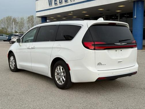Bright White Clearcoat 2022 Chrysler Pacifica Touring-L