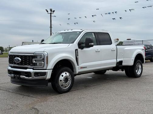 White Tri-Coat 2026 Ford F-450 Lariat