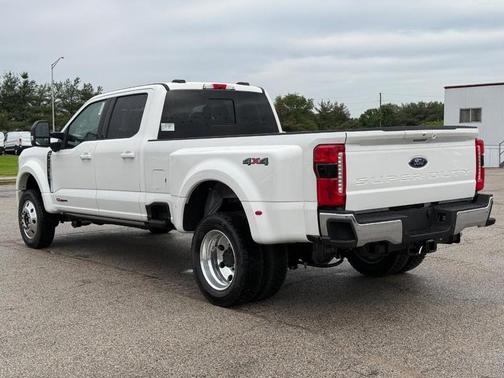 White Tri-Coat 2026 Ford F-450 Lariat