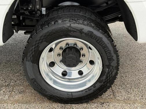 White Tri-Coat 2026 Ford F-450 Lariat