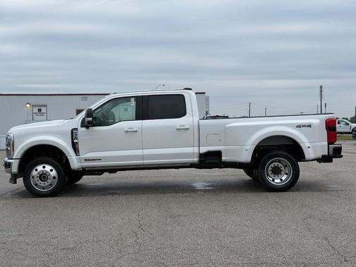 White Tri-Coat 2026 Ford F-450 Lariat