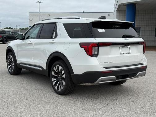 White Tri-Coat 2026 Ford Explorer Platinum
