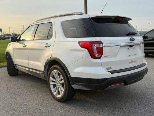 White Platinum Clearcoat Metallic 2019 Ford Explorer XLT