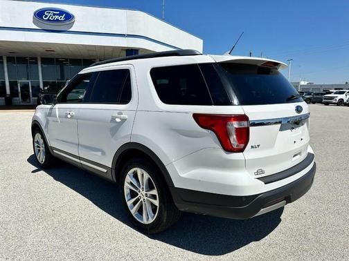 White Platinum Clearcoat Metallic 2019 Ford Explorer XLT