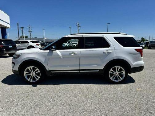White Platinum Clearcoat Metallic 2019 Ford Explorer XLT