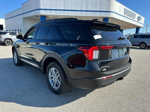2025 Ford Explorer Active 4WD