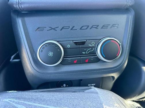 Space White Metallic 2026 Ford Explorer Platinum