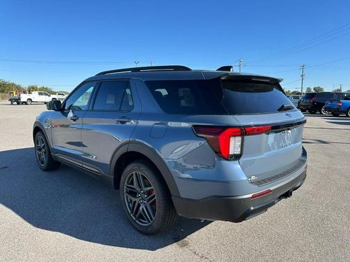 2025 Ford Explorer ST-Line 4WD
