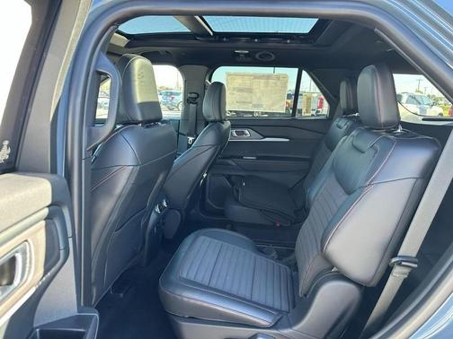 2025 Ford Explorer ST-Line 4WD