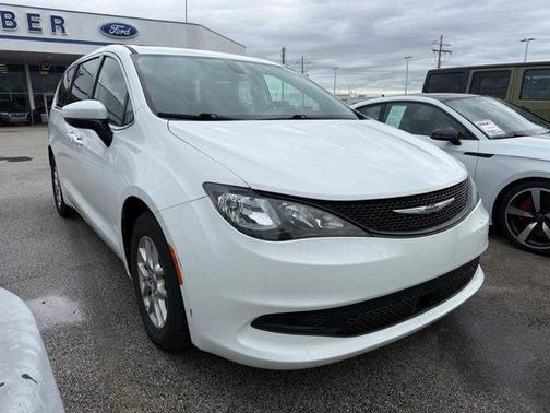 2022 Chrysler Voyager LX