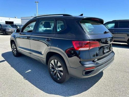 Deep Black Pearl Effect 2024 Volkswagen Taos 1.5T S