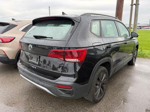 Deep Black Pearl Effect 2024 Volkswagen Taos 1.5T S