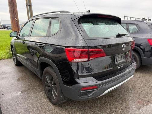Deep Black Pearl Effect 2024 Volkswagen Taos 1.5T S