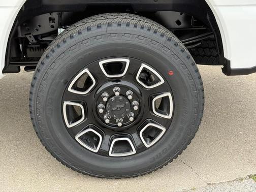White Tri-Coat 2026 Ford F-250 Platinum
