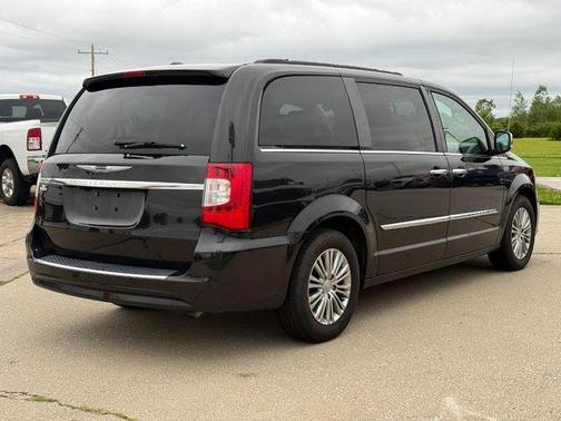 Mocha Java Pearlcoat 2014 Chrysler Town & Country Touring-L