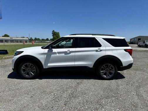 Star White 2026 Ford Explorer Active