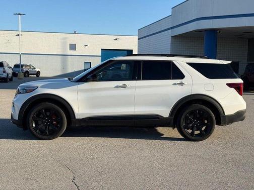 Star White 2023 Ford Explorer ST
